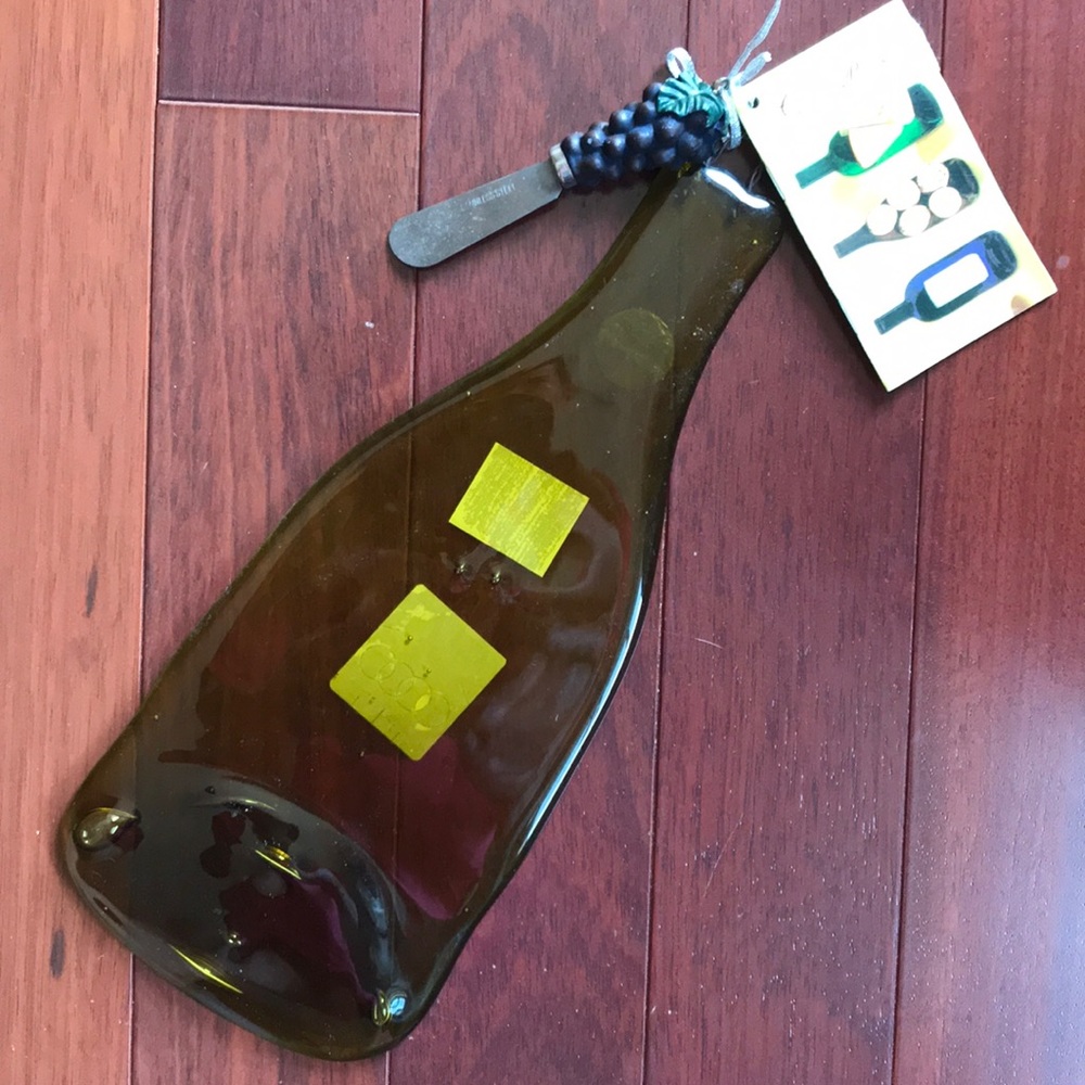 NWT Bottle shaped platter with spreader
